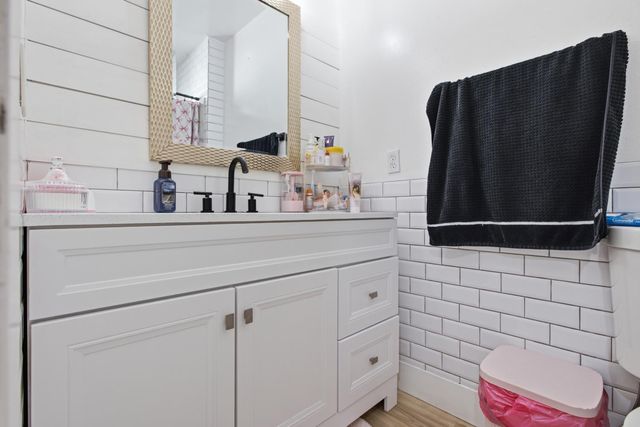 5960 Valley Hi Dr, Sacramento, CA 95823