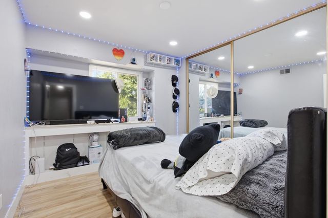 5960 Valley Hi Dr, Sacramento, CA 95823