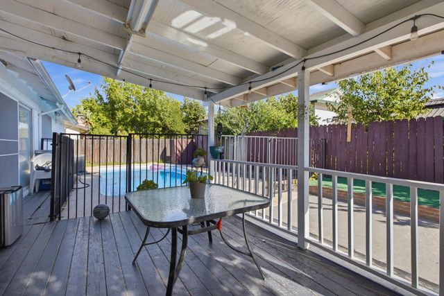 5960 Valley Hi Dr, Sacramento, CA 95823