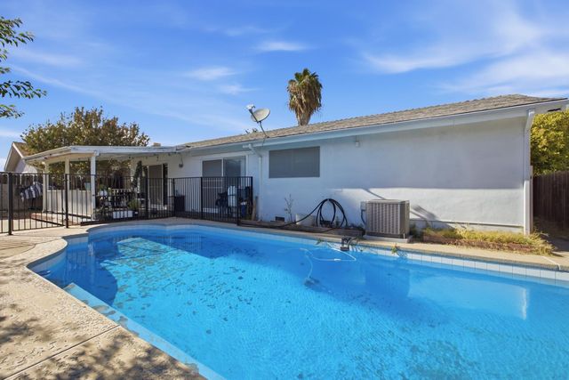 5960 Valley Hi Dr, Sacramento, CA 95823