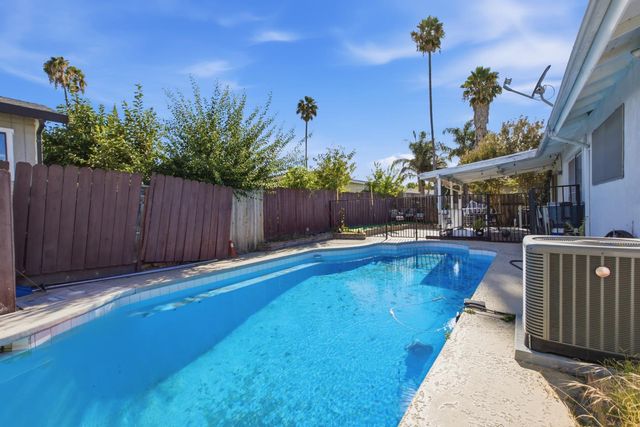 5960 Valley Hi Dr, Sacramento, CA 95823