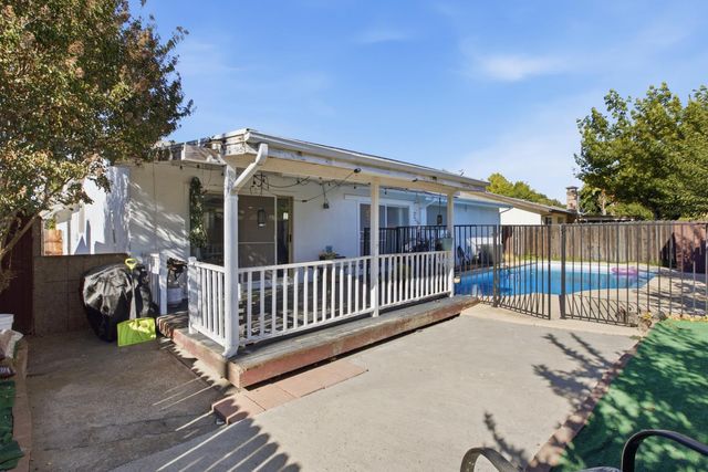 5960 Valley Hi Dr, Sacramento, CA 95823