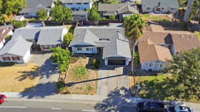 5960 Valley Hi Dr, Sacramento, CA 95823