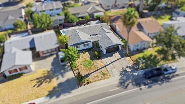 5960 Valley Hi Dr, Sacramento, CA 95823