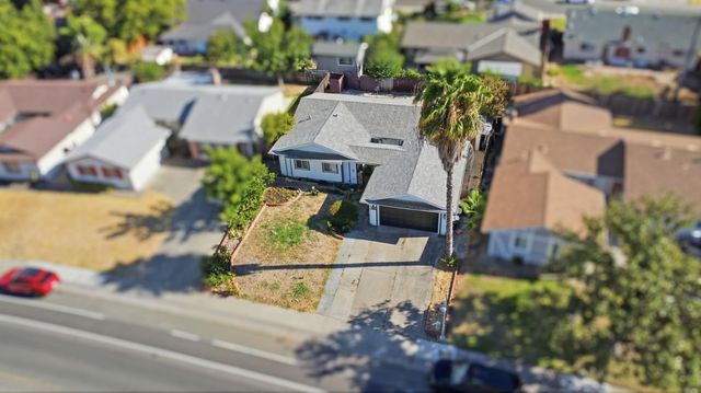 5960 Valley Hi Dr, Sacramento, CA 95823