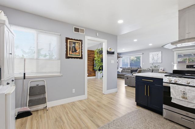 5960 Valley Hi Dr, Sacramento, CA 95823
