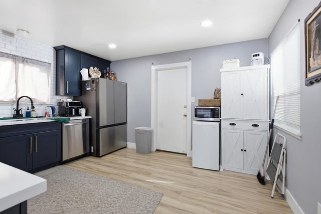 5960 Valley Hi Dr, Sacramento, CA 95823