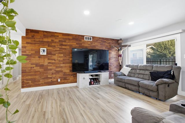 5960 Valley Hi Dr, Sacramento, CA 95823