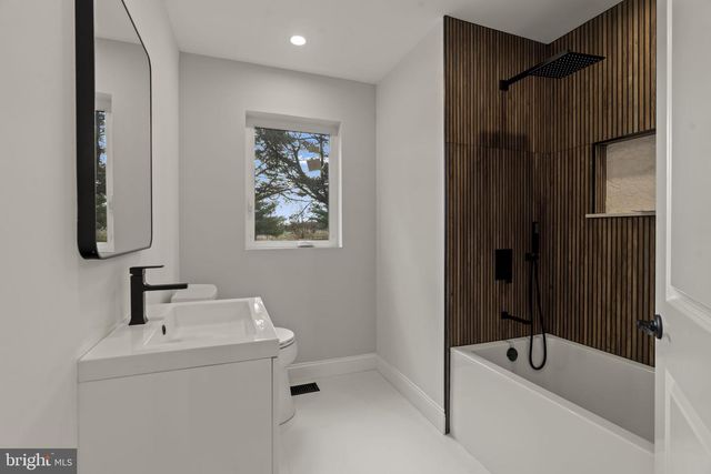 300 WITMER RD, Horsham, PA 19044