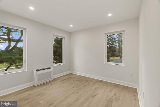 300 WITMER RD, Horsham, PA 19044