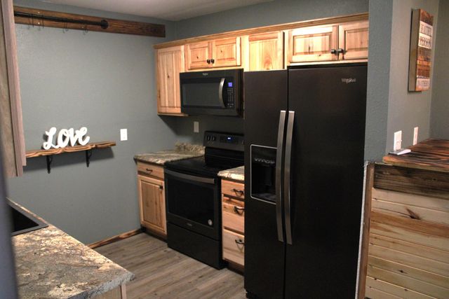 2240 Mease Drive, Reeds Spring, MO 65737