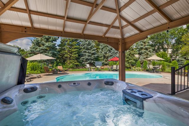9548 Virginia Avenue S, Bloomington, MN 55438