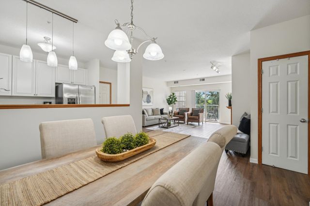 12761 Collegeview Drive 201, Eden Prairie, MN 55347