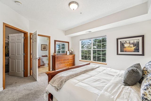 12761 Collegeview Drive 201, Eden Prairie, MN 55347