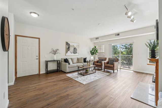 12761 Collegeview Drive 201, Eden Prairie, MN 55347