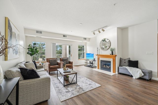 12761 Collegeview Drive 201, Eden Prairie, MN 55347