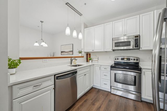 12761 Collegeview Drive 201, Eden Prairie, MN 55347