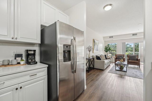 12761 Collegeview Drive 201, Eden Prairie, MN 55347