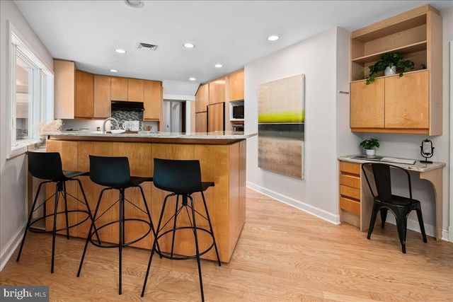 2425 N TAYLOR ST, Arlington, VA 22207
