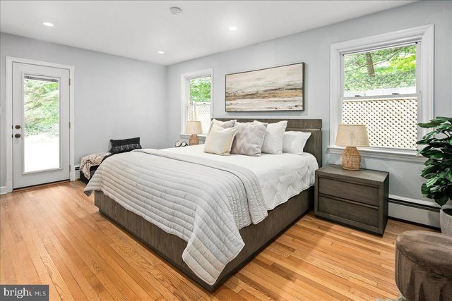 2425 N TAYLOR ST, Arlington, VA 22207