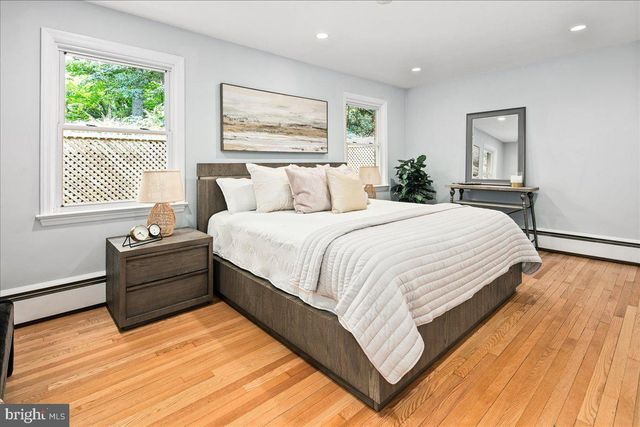2425 N TAYLOR ST, Arlington, VA 22207