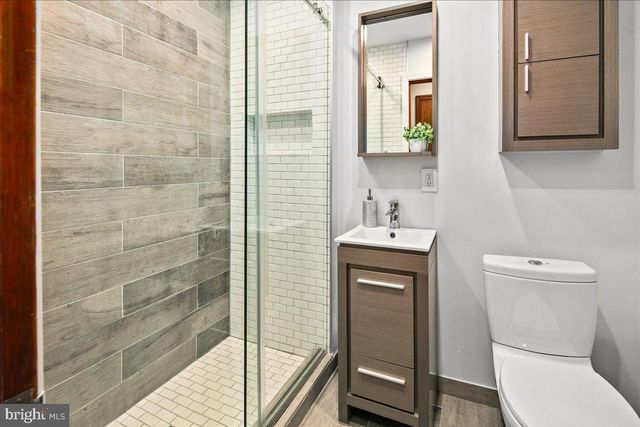 2425 N TAYLOR ST, Arlington, VA 22207
