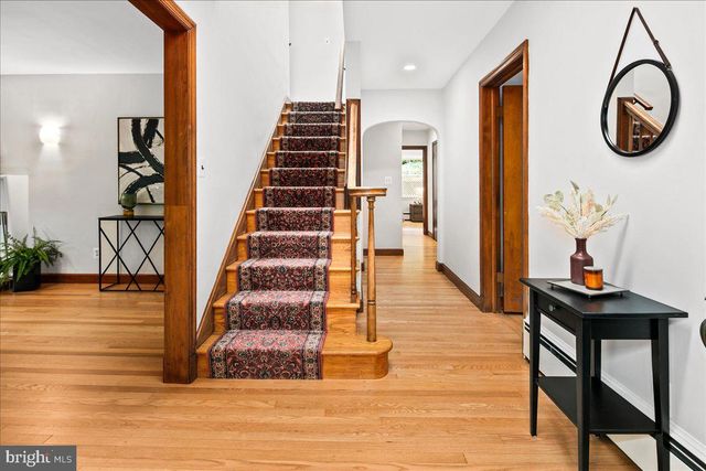 2425 N TAYLOR ST, Arlington, VA 22207