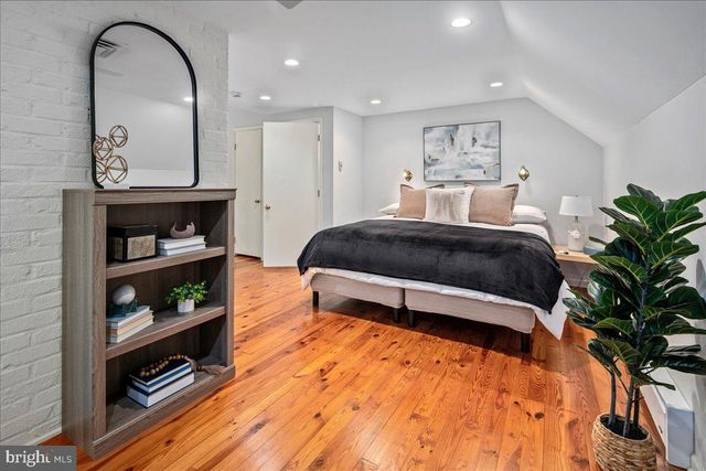 2425 N TAYLOR ST, Arlington, VA 22207