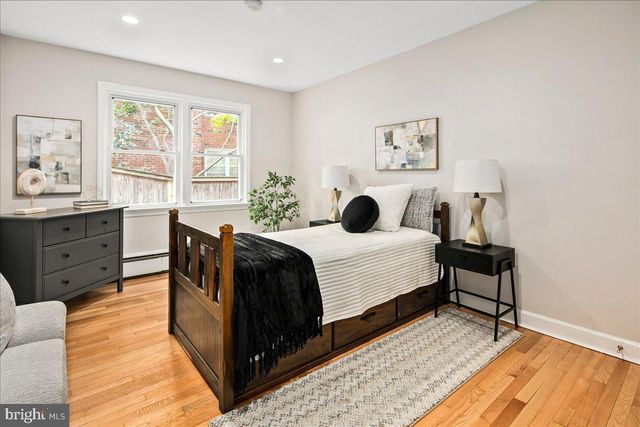 2425 N TAYLOR ST, Arlington, VA 22207