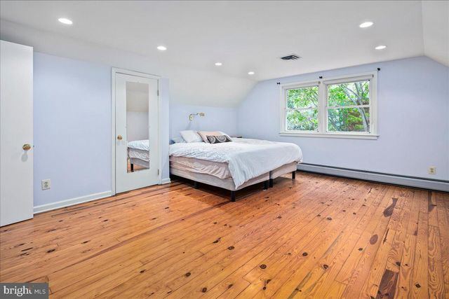 2425 N TAYLOR ST, Arlington, VA 22207