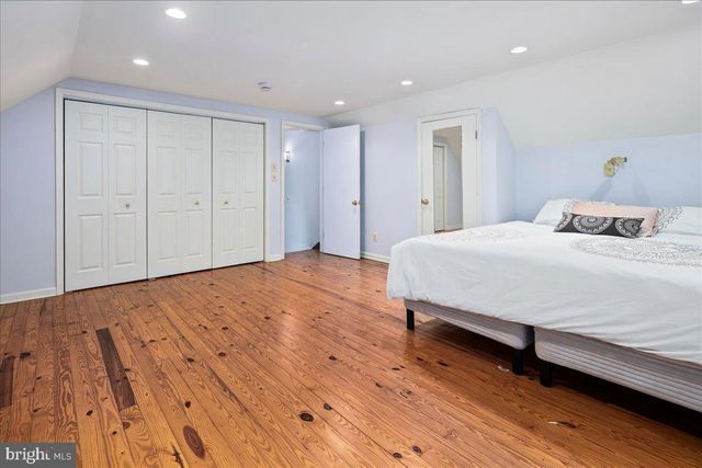 2425 N TAYLOR ST, Arlington, VA 22207