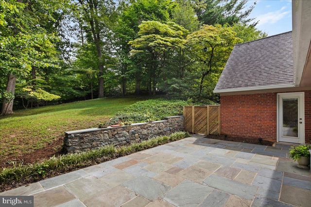 2425 N TAYLOR ST, Arlington, VA 22207