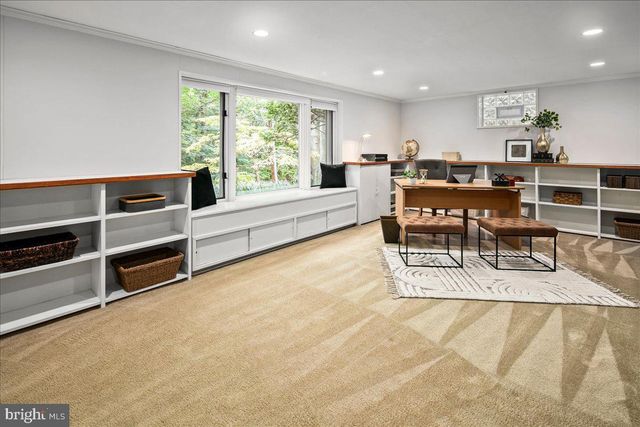 2425 N TAYLOR ST, Arlington, VA 22207