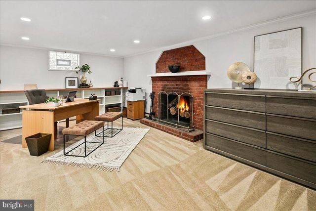 2425 N TAYLOR ST, Arlington, VA 22207