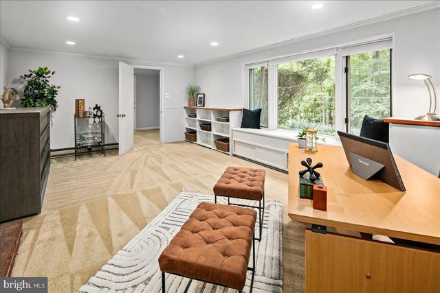 2425 N TAYLOR ST, Arlington, VA 22207