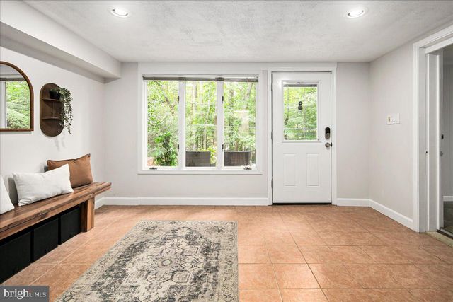 2425 N TAYLOR ST, Arlington, VA 22207