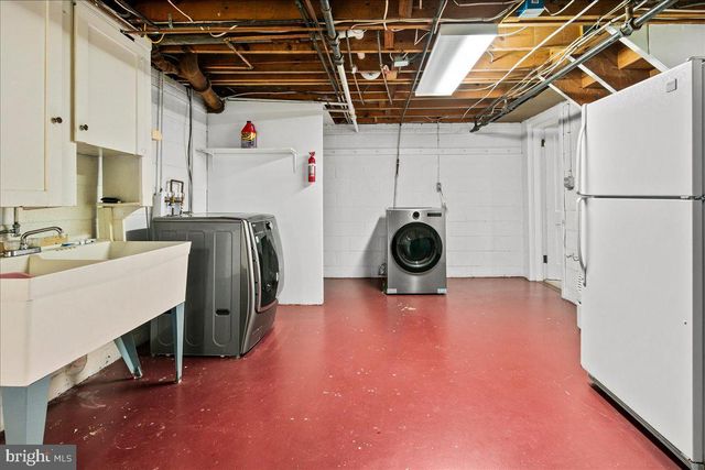 2425 N TAYLOR ST, Arlington, VA 22207