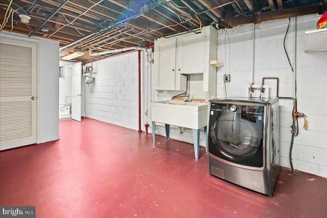 2425 N TAYLOR ST, Arlington, VA 22207