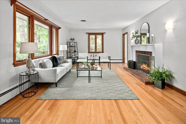 2425 N TAYLOR ST, Arlington, VA 22207