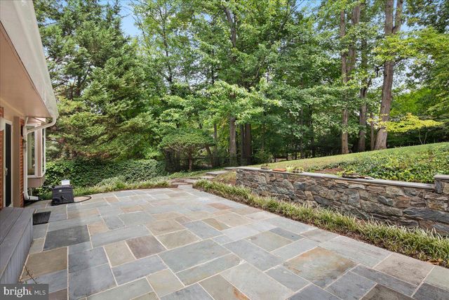2425 N TAYLOR ST, Arlington, VA 22207