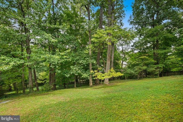2425 N TAYLOR ST, Arlington, VA 22207