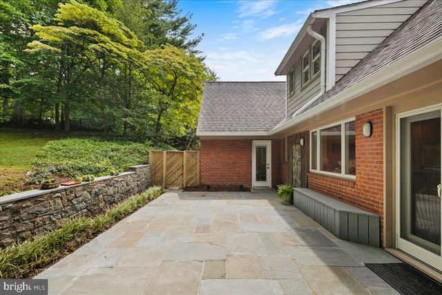 2425 N TAYLOR ST, Arlington, VA 22207