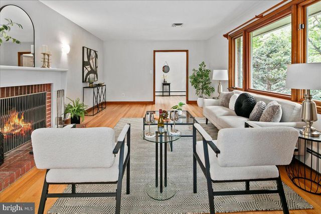 2425 N TAYLOR ST, Arlington, VA 22207