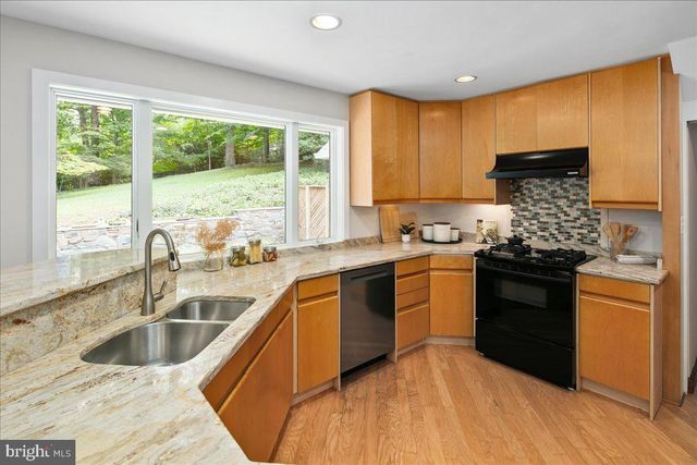 2425 N TAYLOR ST, Arlington, VA 22207