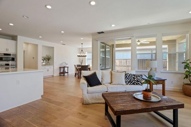 803 Riva Ct, Lodi, CA 95242