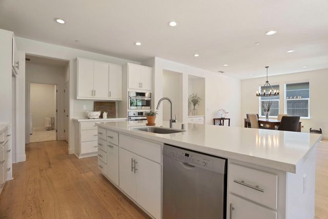 803 Riva Ct, Lodi, CA 95242
