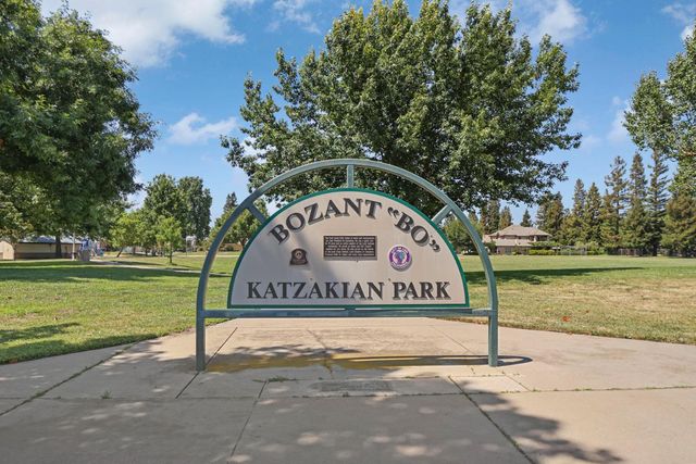803 Riva Ct, Lodi, CA 95242