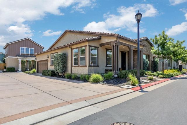 803 Riva Ct, Lodi, CA 95242