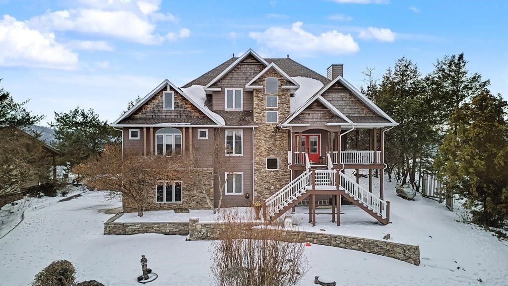 83 Sailboat Drive, Holiday Island, AR 72631