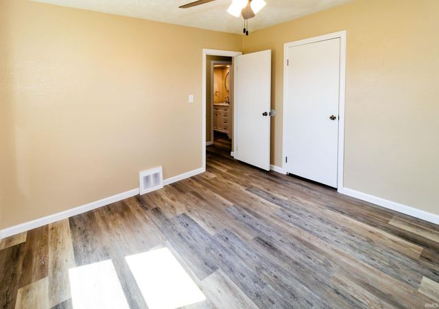 2500 Colonial Garden Road, Evansville, IN 47715